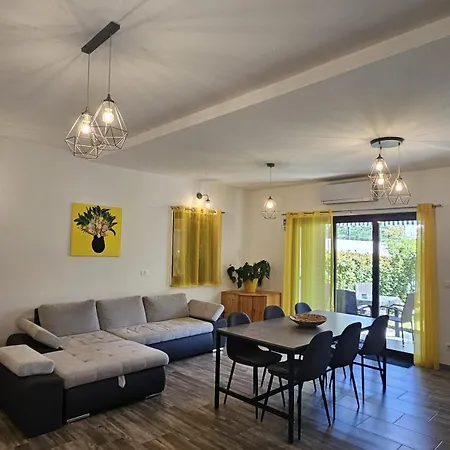 Apartment Saini Blossom
